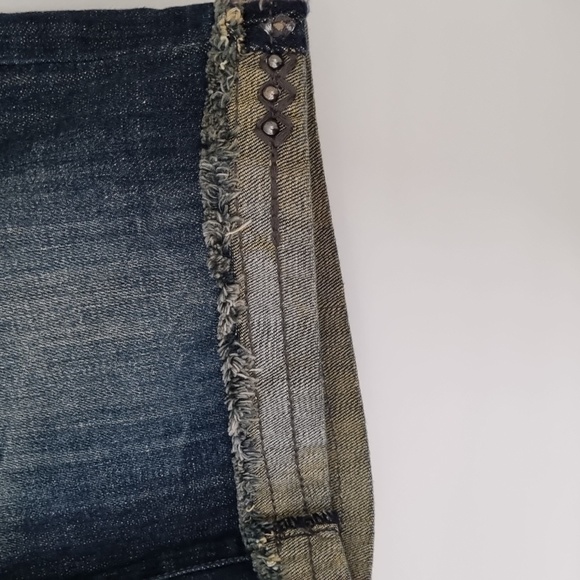 Rose Royce, dark blue denim shorts, rose button and stud details, size 27 5/6 - Picture 4 of 14